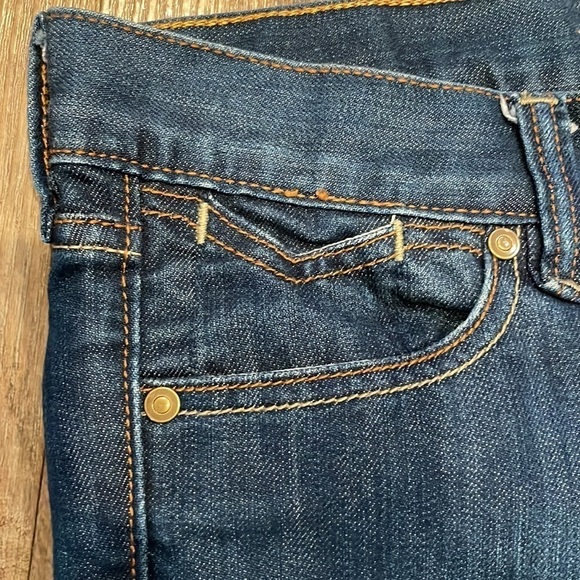 Old Navy The Flirt Cropped Mid-Rise Jeans - Picture 2 of 8